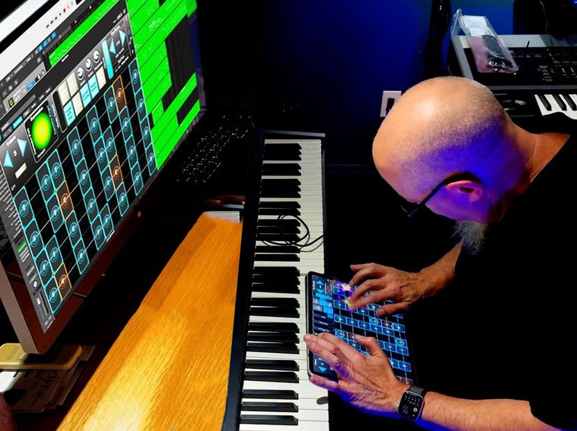 Jordan Rudess playing GeoShred in his studio with Logic and an iPad